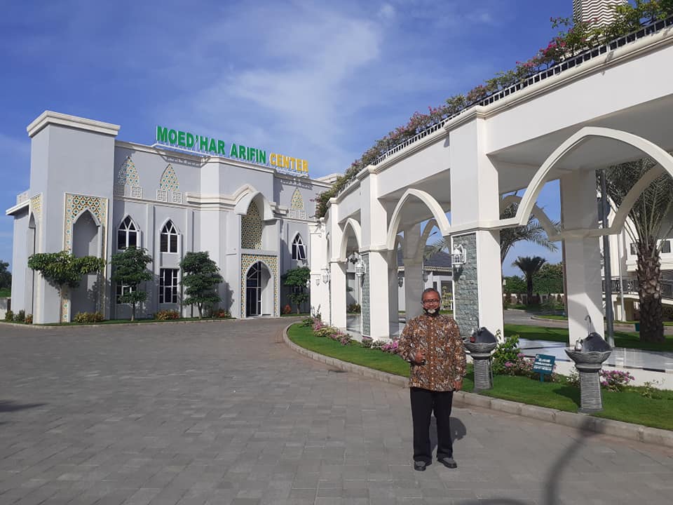 Masjid Akbar Mewah dan Indah Moed’Har Arifin Sidayu Pantura Gresik Dilengkapi Lapangan Helipad