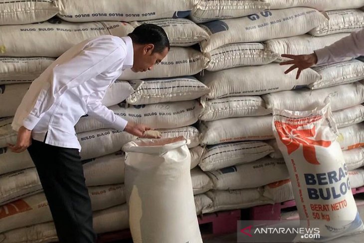 Presiden Minta Sri Mulyani Bantu Anggaran Bulog Serap Beras Petani