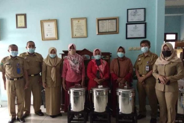 UMKM Magetan Terima Bantuan Mesin “Spinner”