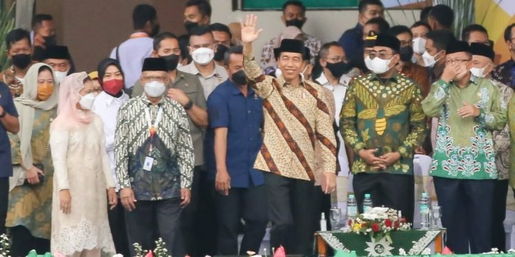 Presiden Joko Widodo Hadiri Pembukaan Muktamar Muhammadiyah “Aisiyah ke 48 di Stadion Manahan