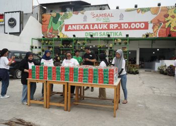 Rumah Makan Sambal Bu Nik Launching Gerakan Berbagi 10.000 Nasi Boks Untuk Indonesia