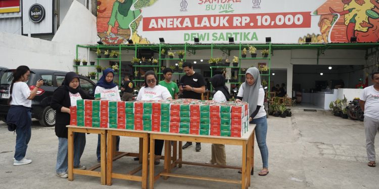 Rumah Makan Sambal Bu Nik Launching Gerakan Berbagi 10.000 Nasi Boks Untuk Indonesia