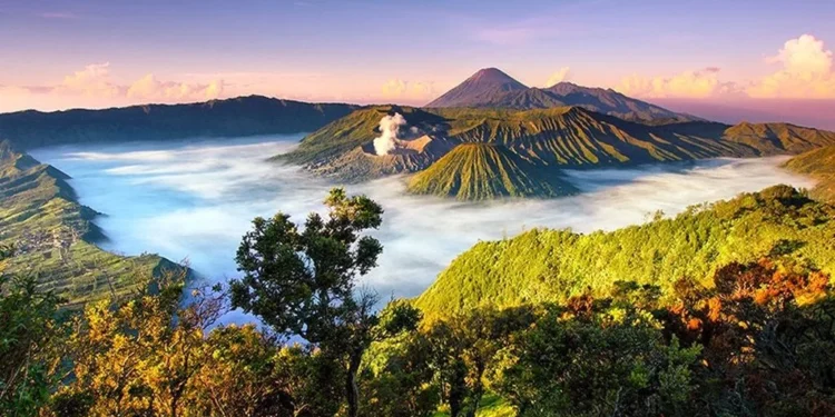 Wisata di Pulau Jawa