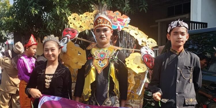 Meriahkan HUT RI ke 79 SMP Negeri 4 Sidoarjo Gelar Karnaval