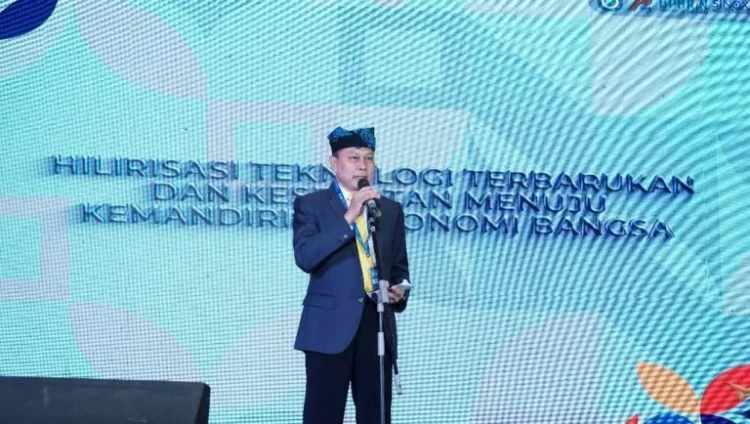 Wakil Rektor Bidang Akademik, Mahasiswa, dan Alumni Unair Prof Dr Bambang Sektiari Lukiswanto DEA Berikan Sambutan Dalam Pembukaan SINOX-01 di Grand City Mall Surabaya