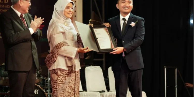 Kisah Inspiratif Ilham Pegawai Kemenkeu Peraih IPK Sempurna