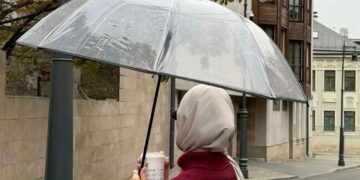 Fashion Musim Hujan: Tetap Stylish dan Nyaman