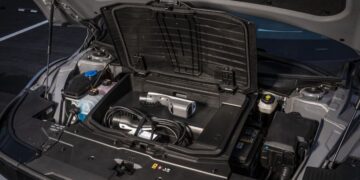 Tips Merawat Mobil Listrik Agar Tetap Awet dan Efisien