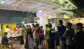 Warung Makan Gratis di Surabaya : Pahlawan Kelaparan yang Tak Kenal Lelah